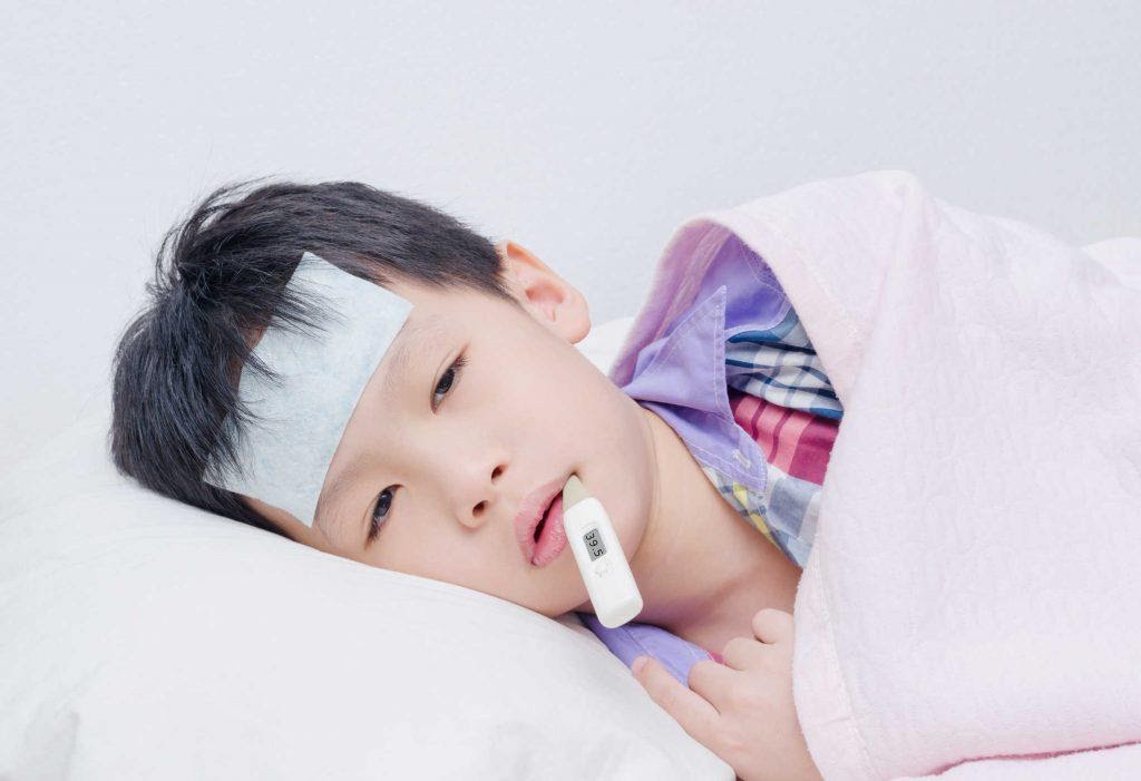 Xác định chính xác thân nhiệt của bé trước khi cho bé uống thuốc hạ sốt 
