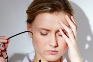 Đau đầu dán gì, uống thuốc gì?
