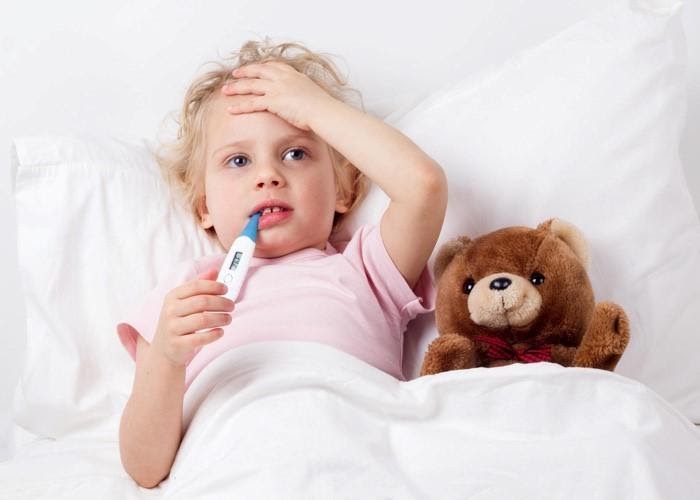 Khi bé bị sốt,thường khó chịu và mệt mỏi