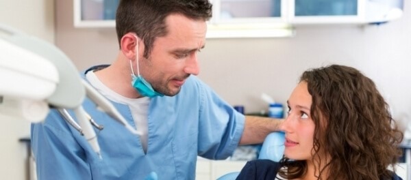Bạn cần gặp nha sĩ nếu tình trạng đau răng kéo dài