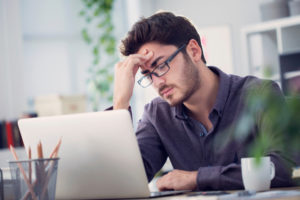 Đau đầu 2 ngày trở lên có thể là dấu hiệu của một số căn bệnh