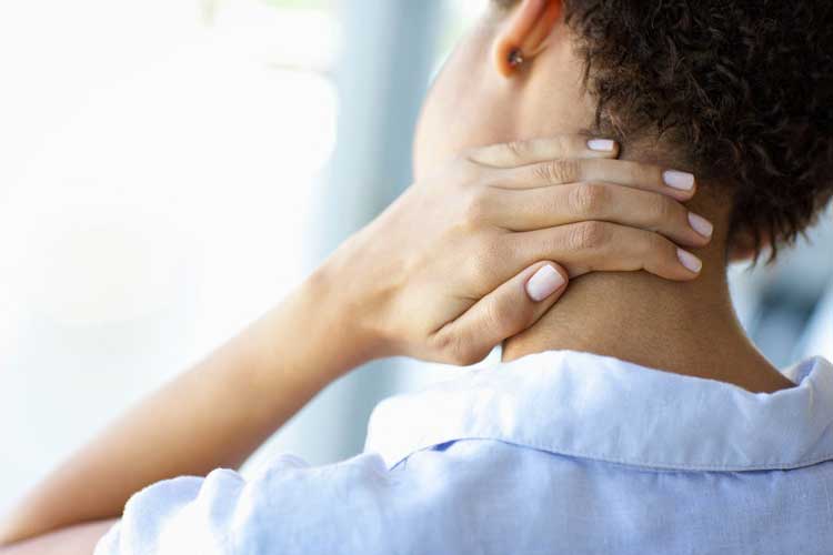 Bị đau đầu sau gáy sẽ mệt mỏi, mất ngủ, rối loạn cảm giác, điện giật, chóng mặt, buồn nôn