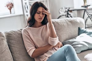 Điều trị các bệnh lý khác cũng có thể dẫn đến sự xuất hiện của các cơn đau đầu, sốt cao mất vị giác gây chán ăn ở người bệnh
