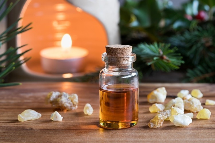 tinh dầu hương trầm trị sốt