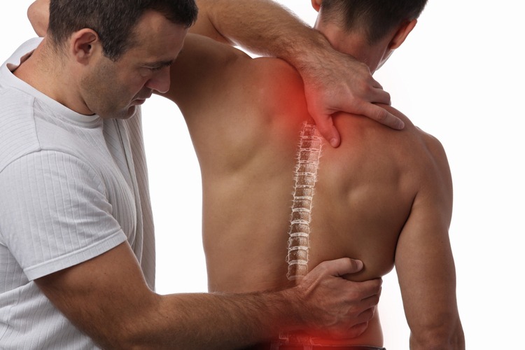 Triệu chứng của đau cơ lưng không chỉ là đau nhức sống lưng mà cơn đau có thể ở bất kỳ vị trí nào của lưng