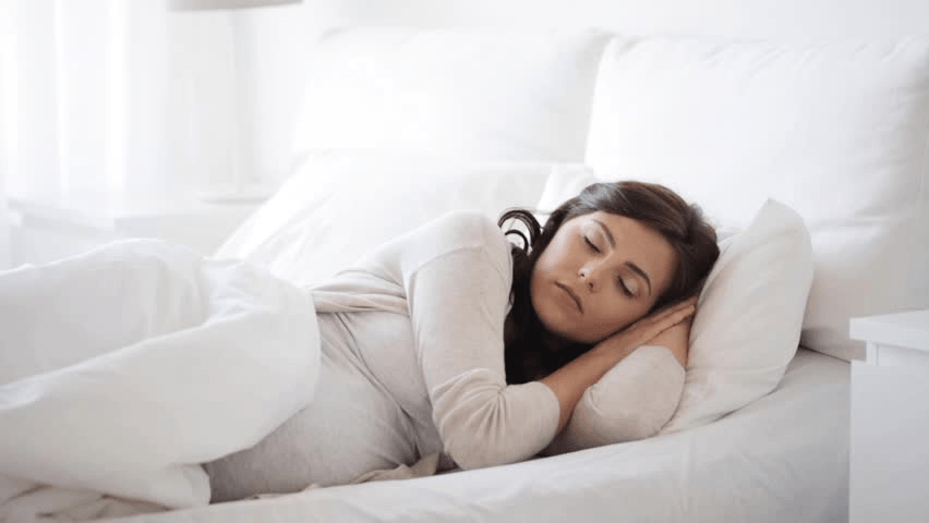 Nên nghỉ ngơi nhiều khi có bầu bị sốt