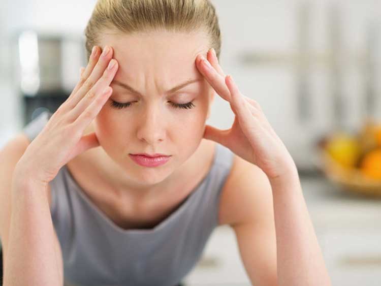 Tình trạng đau đầu mệt mỏi được bắt gặp xuất hiện ở nhiều người