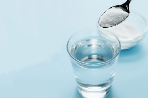Súc miệng bằng nước muối ấm