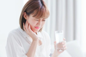 phải làm gì khi bị ê buốt răng