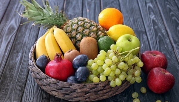 Nước trong trái cây và rau quả chứa các khoáng chất có lợi cho việc ngăn ngừa đau đầu.