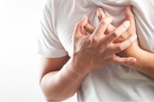 đau cơ ngực xuất hiện liên tục