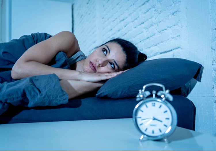 đau đầu do thức khuya thường xuyên
