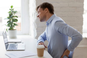 đau thắt lưng bên trái ở người nam