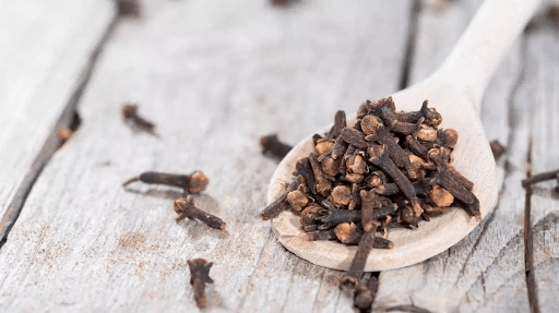đinh hương trị đau răng khôn