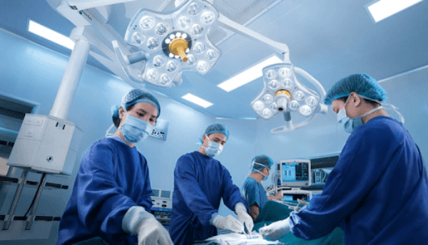 Thực hiện phẫu thuật để cải thiện tình trạng đau nhức thắt lưng
