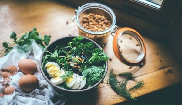 Khi bị đau đầu ăn món gì?