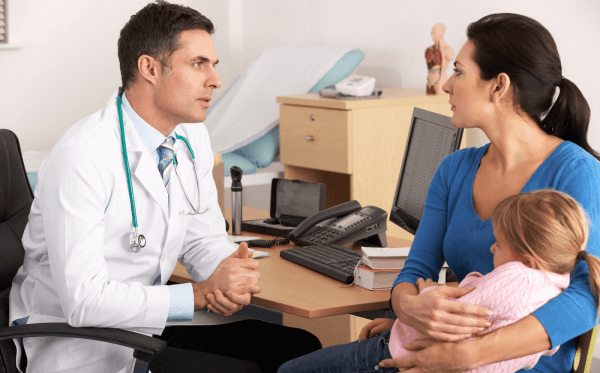Trước khi cho trẻ dùng bất kỳ loại thuốc trị cảm cúm, cảm lạnh nên tham khảo ý kiến bác sĩ