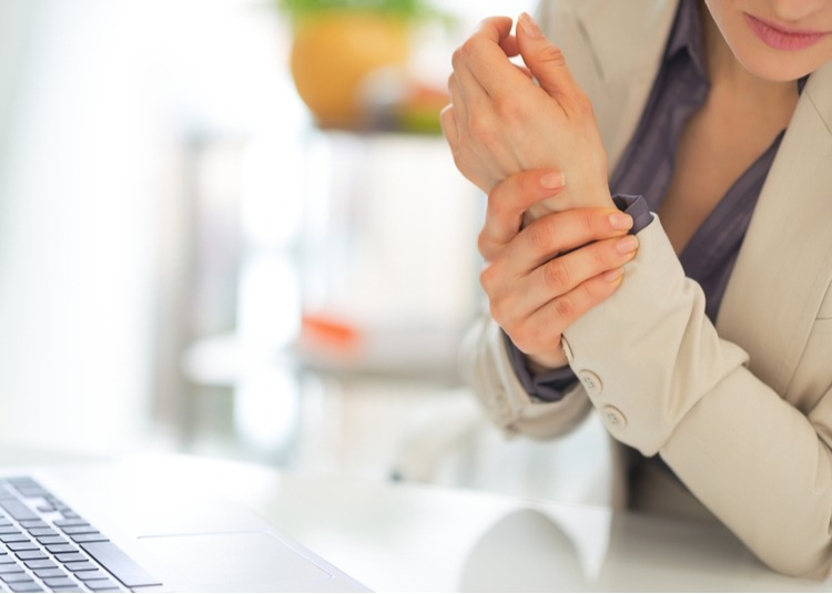 Viêm khớp cổ tay dễ bị nhầm lẫn với các triệu chứng đau nhức gân tay