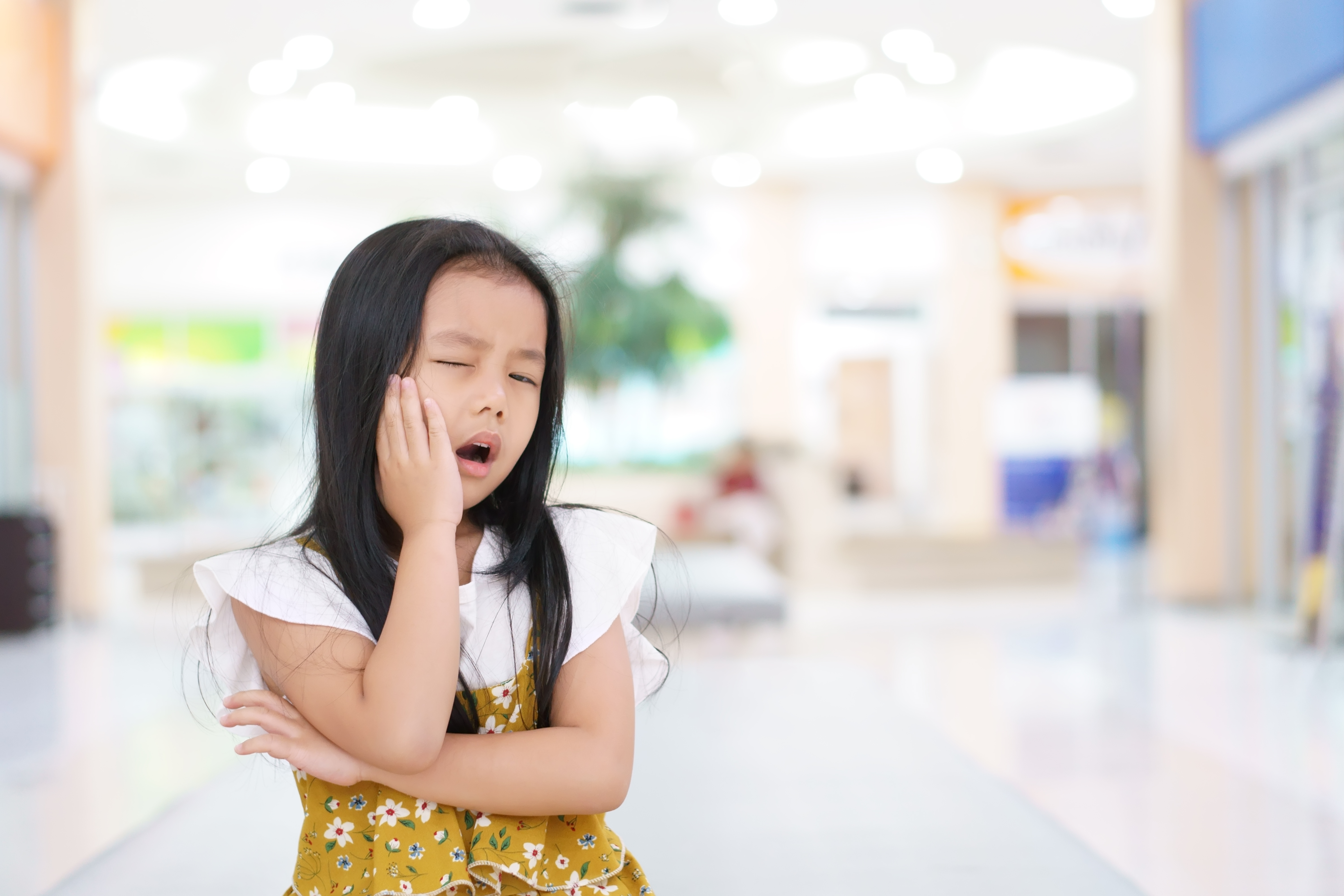 làm gì khi trẻ bị sâu răng