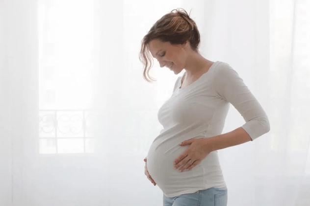 Trẻ có thể bị nhiễm vi khuẩn gây sâu răng từ trong bụng mẹ