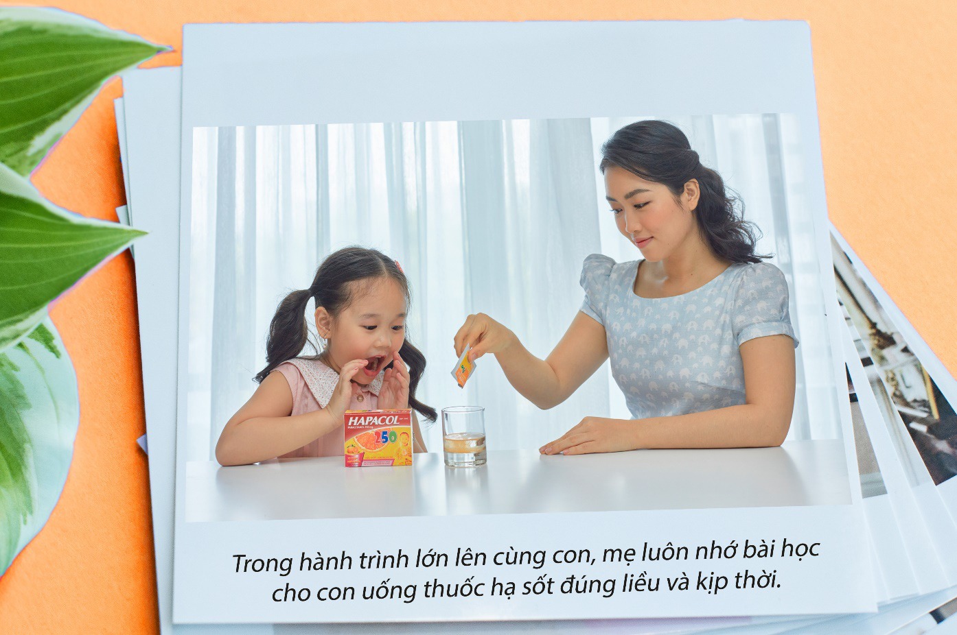 Mẹ luôn nhớ cho con uống thuốc hạ sốt đúng liều và kịp thời