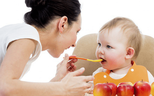 Do chưa có thuốc đặc trị cho thắc mắc trẻ bị chân tay miệng uống thuốc gì, nên bố mẹ cần trang bị kiến thức về các loại thuốc bôi để điều trị tại nhà cho bé