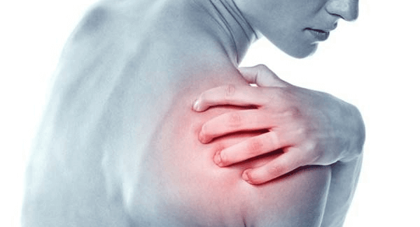 Đau nhức cơ vai có thể xảy ra ở mọi đối tượng