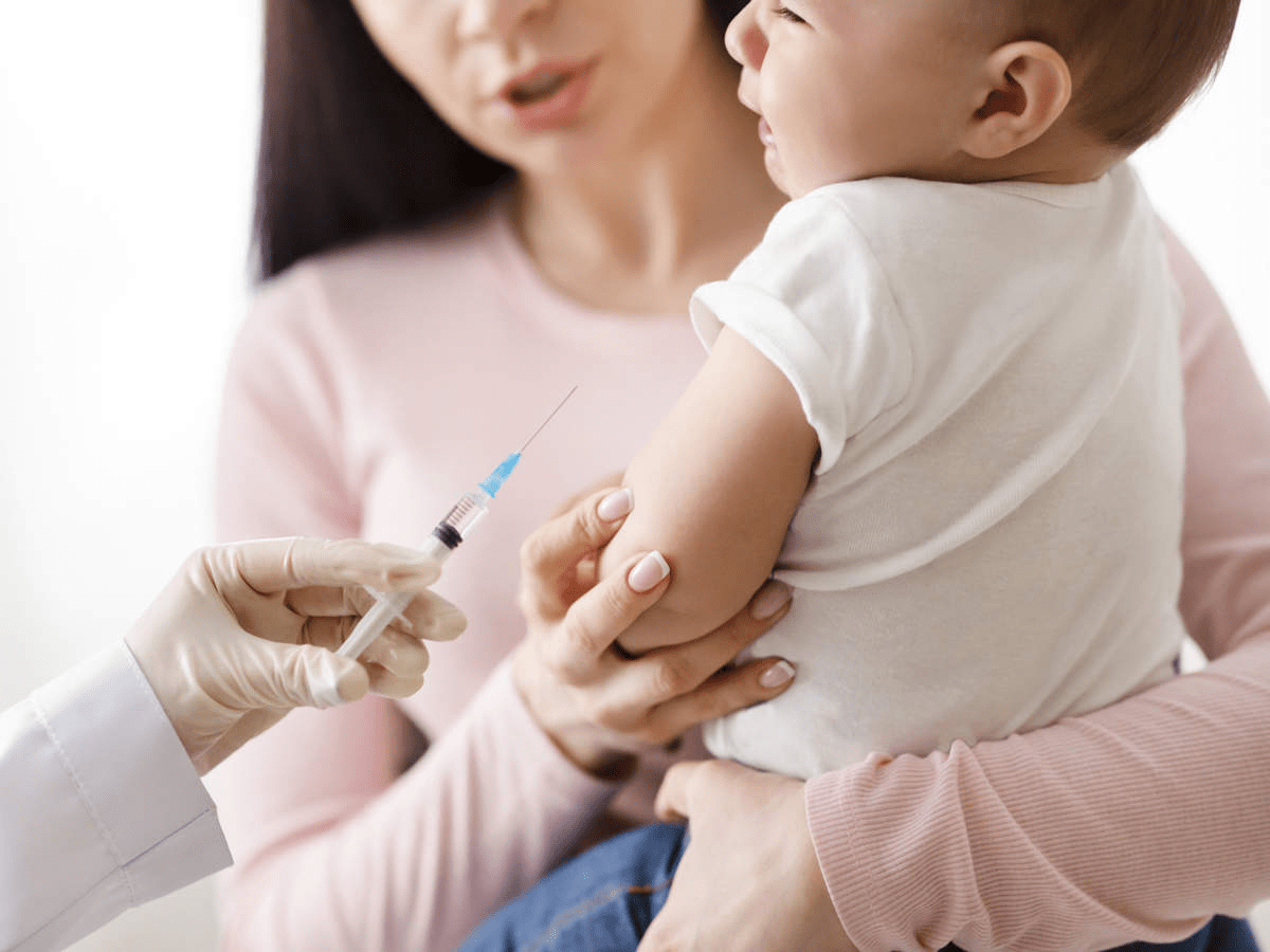 Tiêm phòng cho bé để phòng ngừa bệnh viêm não Nhật Bản