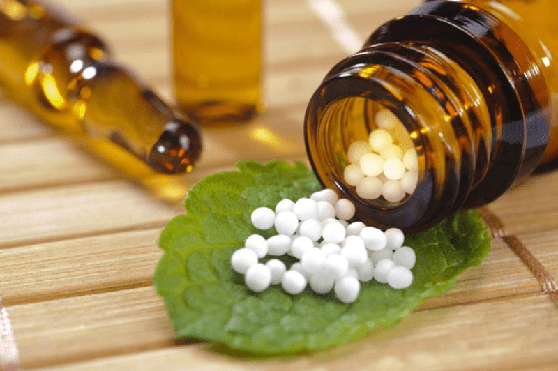 Dùng thuốc có chứa hàm lượng paraceramol phù hợp để giúp trẻ gỉam đau và hạ sốt