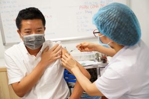 Tiêm vắc xin phòng covid