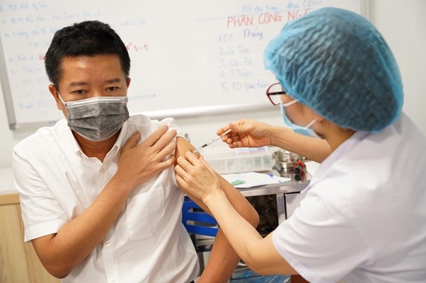 Tiêm vắc xin phòng covid