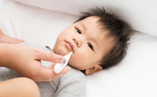 Nên đưa bé đến cơ sở y tế nếu sốt cao, sốt rất cao và nôn