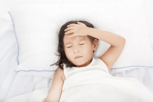 Sốt cao co giật có ảnh hưởng gì đến trẻ?