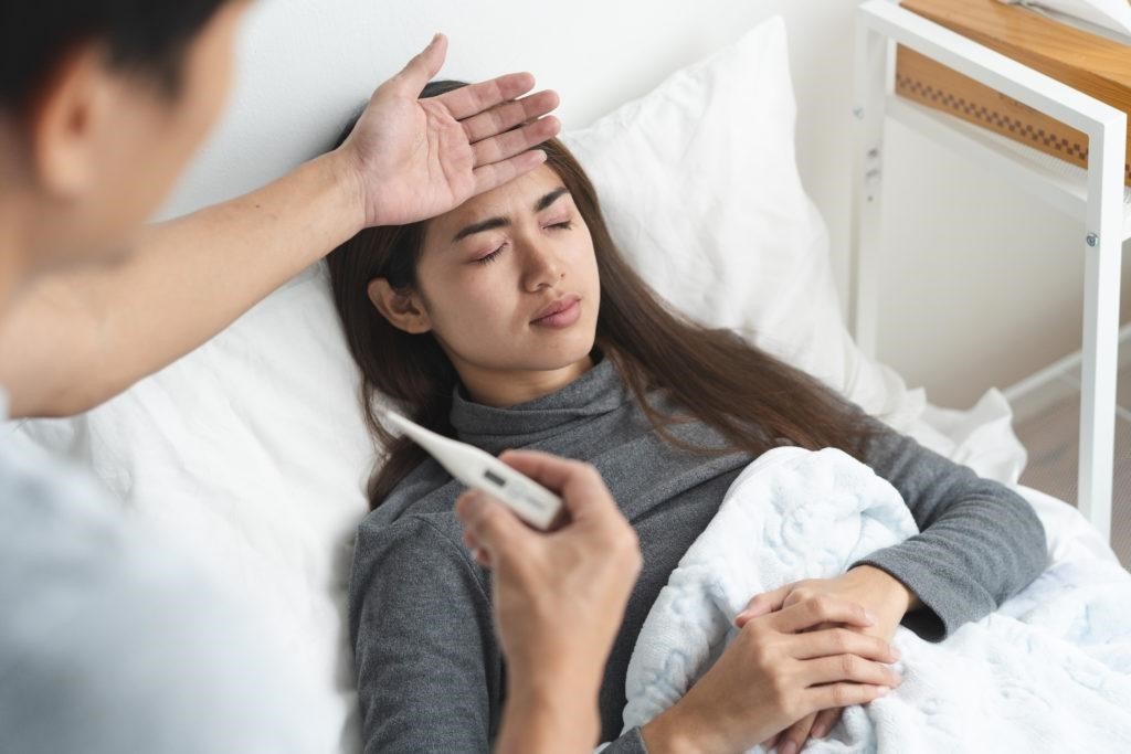 Người bị thủy đậu nên tránh tiếp xúc nhiều người 