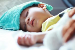Thời điểm giao mùa là lúc trẻ dễ bị sốt siêu vi