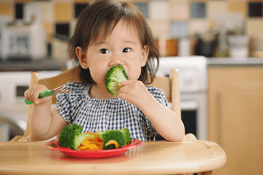 Bổ sung các loại thực phẩm giàu chất xơ khi trẻ khó đi ngoài