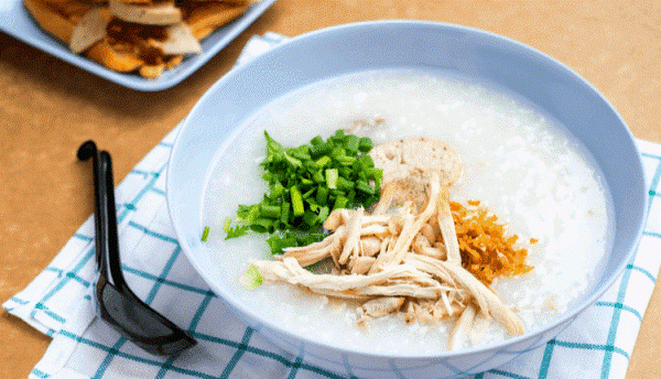 Chế độ ăn của mẹ cũng là nguyên nhân trẻ sơ sinh bị chướng bụng, đầy hơi