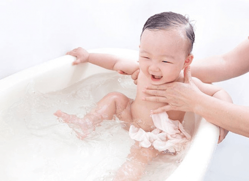 Làm thế nào để khắc phục tình trạng trẻ sơ sinh hay giật mình?