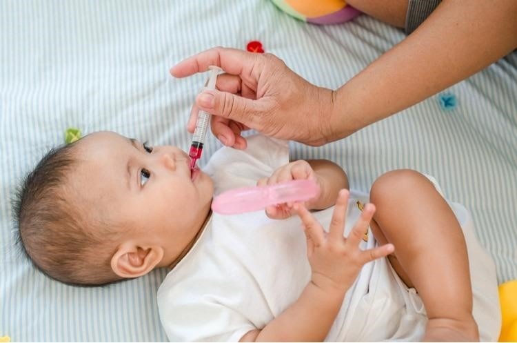 Không được cho bé dùng thuốc khi không có sự chỉ định của bác sĩ