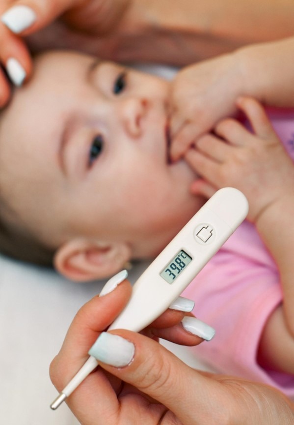 Trẻ sốt trên 39 độ C dễ bị co giật