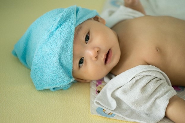 Tích cực hạ sốt cho bé