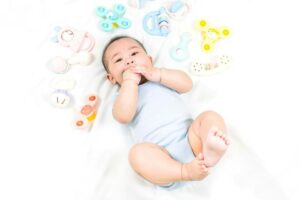Mọc răng có thể khiến trẻ bị sốt nhẹ
