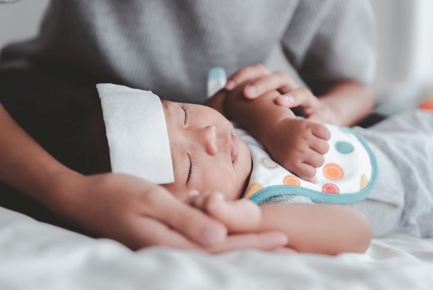 Bé có thể bị sốt khi mọc răng