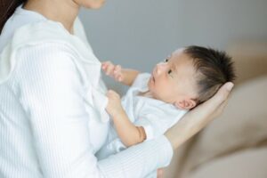 Trẻ 4 tháng tuổi bắt đầu quá trình mọc răng sữa