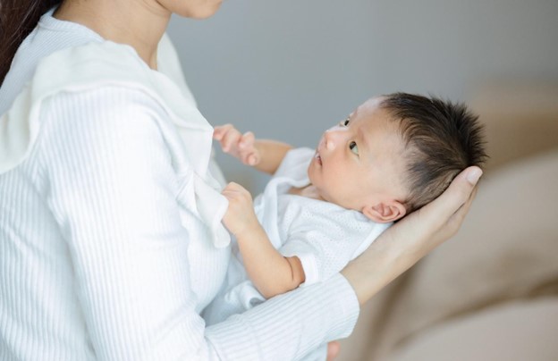 Trẻ 4 tháng tuổi bắt đầu quá trình mọc răng sữa