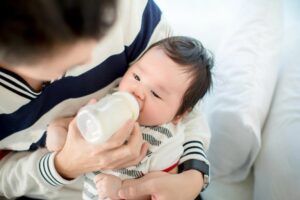 Khi bé mọc răng thường chán ăn, bỏ ăn