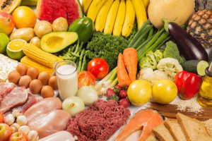 Trẻ bị ho nên ăn uống đủ chất, đảm bảo dinh dưỡng