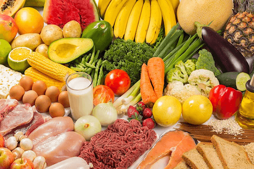 Trẻ bị ho nên ăn uống đủ chất, đảm bảo dinh dưỡng