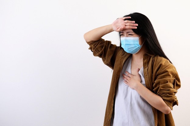 Sốt cao, ớn lạnh, đau bụng là dấu hiệu nhiễm khuẩn hậu sản