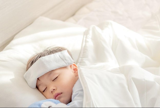 Khi trẻ bị cảm thường sốt kèm nghẹt mũi, khó thở